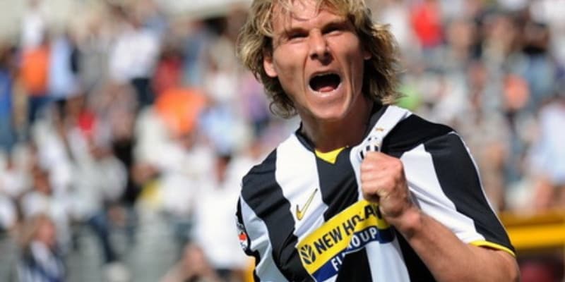 Số áo Nedved: Tiền vệ số 11 huyền thoại của Juventus và Séc