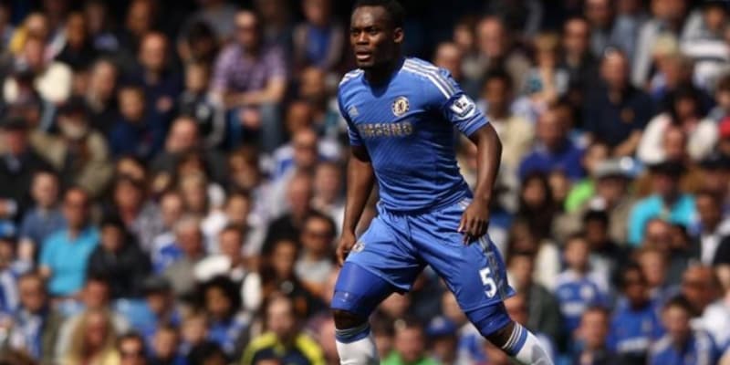 Số áo Essien: Tiền vệ số 5 huyền thoại của Chelsea và tuyển Ghana