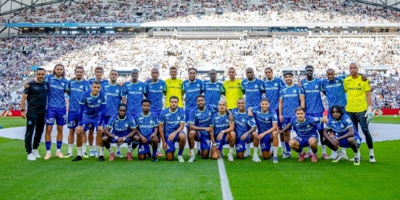 Đội bóng nào được biết đến với biệt danh "Les Olympiens"?